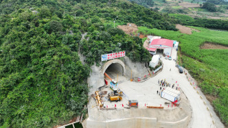 西南沿边铁路建设迈出关键一步，云南文蒙铁路首座隧道贯通
