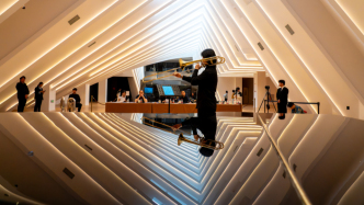 古鎮(zhèn)有了交響樂團(tuán)，他們最早的聽眾是船夫和保潔阿姨