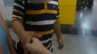 00后民警“強(qiáng)勢(shì)”勸說(shuō)：聽(tīng)我的，一定去醫(yī)院