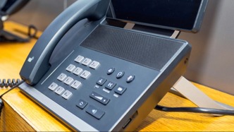 湖南邵阳一职业中专回应“学生每年被收240元电话费”：系自愿