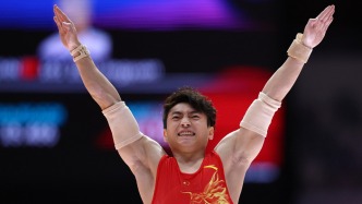 四冠王達(dá)成！鄒敬園奪得體操世錦賽男子雙杠冠軍