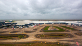 歌手鄭智化吐槽“連滾帶爬進飛機”，深圳機場致歉：正和航企全面復(fù)盤