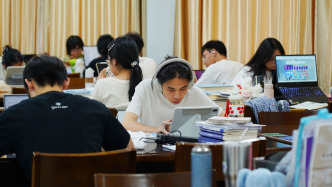 经济日报：考公放宽限龄是大势所趋