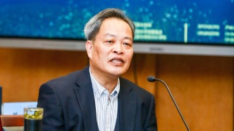 隔著6小時時差，上音教授何弦陪學生章奧哲拿下帕格尼尼冠軍