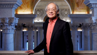 激蕩的經典｜施家彰：詩歌是意外得來的財富