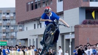 光明日?qǐng)?bào)：學(xué)校樓道爆改成山地車賽道，不只是“大膽整活”