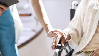 民政部：将推进养老服务师职业资格制度建设