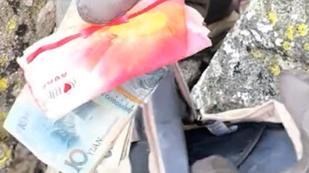 18歲少年鰲太線(xiàn)失聯(lián)11天，積雪沒(méi)過(guò)搜救人員小腿