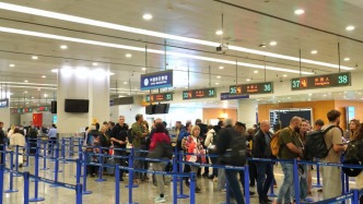 上海浦東機(jī)場(chǎng)今年出入境人員已突破3000萬(wàn)人次，同比增長(zhǎng)近兩成