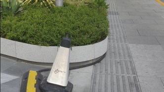 花壇擴建占用盲道？綠容部門：待現(xiàn)場確認情況后推進整改