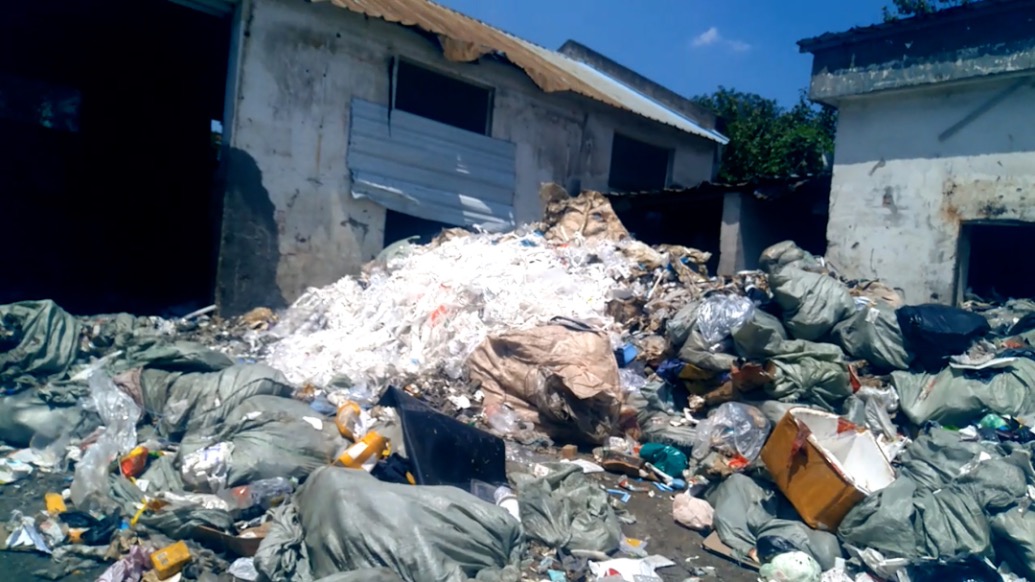 影子暗訪｜“毒”營養(yǎng)土調(diào)查：原料廠家稱收集工業(yè)污泥再轉(zhuǎn)銷