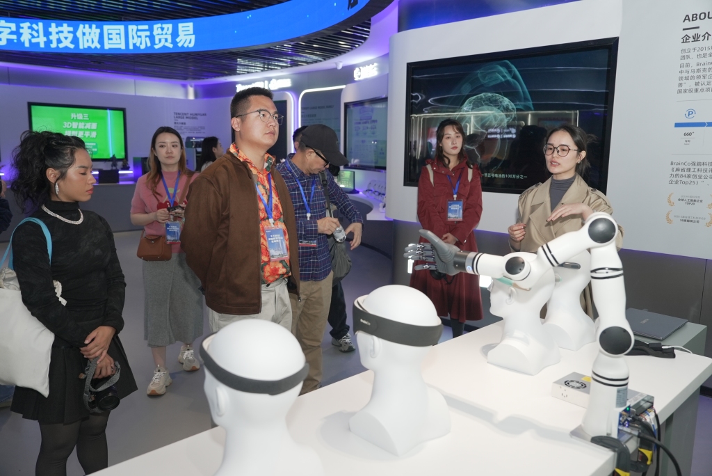看“世界超市”如何玩转数字贸易：现场探秘义乌全球数贸中心