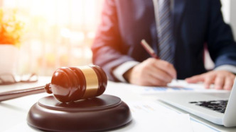 湖北一砂石商按要求遷址被以非法采礦判刑續(xù)：申訴獲再審后又被發(fā)回重審