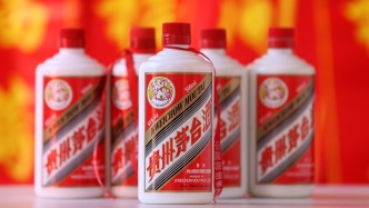 飛天茅臺(tái)批價(jià)首次跌破1700元，機(jī)構(gòu)稱“白酒需求仍在磨底階段”