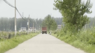 影子暗訪｜起底“毒”營養(yǎng)土產(chǎn)業(yè)鏈：收化工污泥時司機被強制上交手機