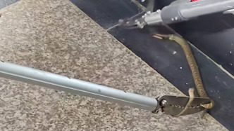 毒蛇潛入派出所，吉安110緊急求助119