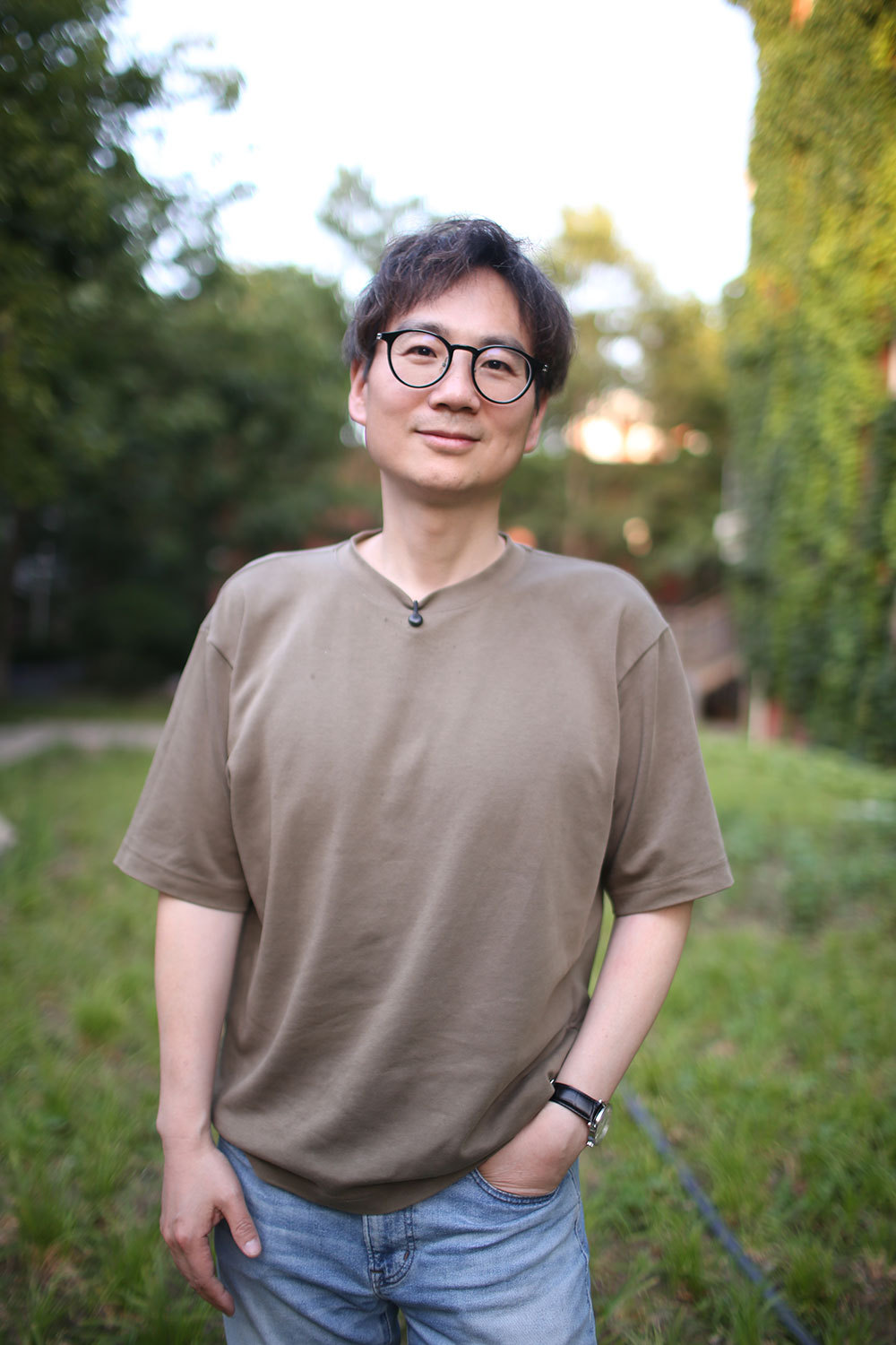 对话哲学教授王小伟:当AI过于强大,人会失去什么? 1 resize,w 1024