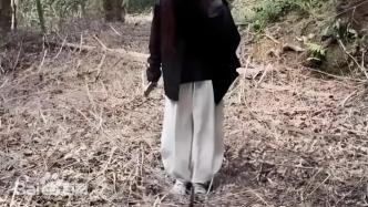 女子徒步時誤將蛇窩當(dāng)“野生蹦床”，看到網(wǎng)友評論才直呼后怕