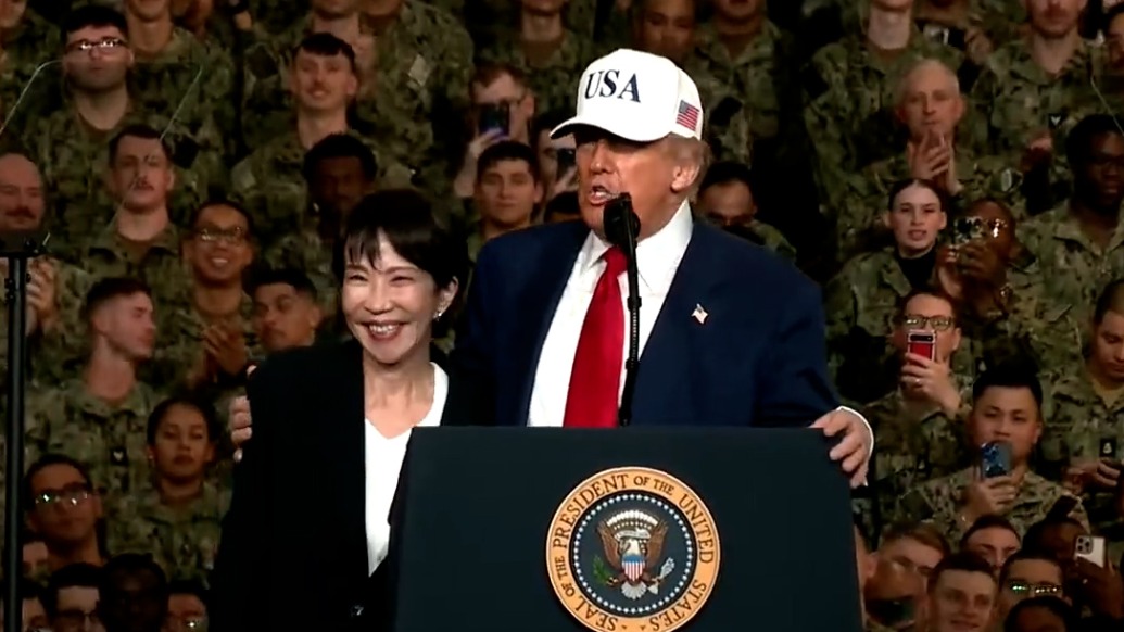 特朗普摟著高市早苗大談美日同盟關系：我們是“不打不相識”