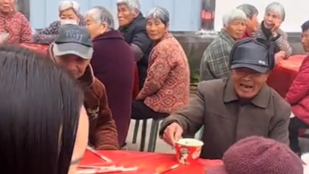 暖胃更暖心！河南一村莊辦重陽(yáng)節(jié)活動(dòng)，為300名老人準(zhǔn)備水餃宴