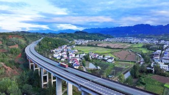 人民日報評論員：保障和改善民生，推動全體人民共同富裕邁出堅實步伐