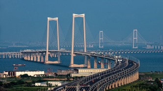 踔厉奋发建新功（学习贯彻党的二十届四中全会精神）——各地干部群众以全会精神为指引真抓实干创未来