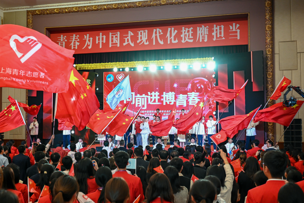 进博直击｜3865名小叶子宣誓上岗，小语种志愿者129人