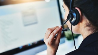 這條銀齡守護(hù)熱線日均來電二十余通，老人們說了哪些“心事”｜網(wǎng)絡(luò)中國節(jié)