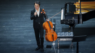 專訪｜大提琴家秦立?。何覜]有焦慮，因為我一直在變