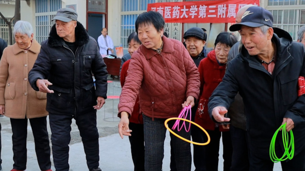 老有所乐!新乡一村庄为村里150名老人举办重阳节活动