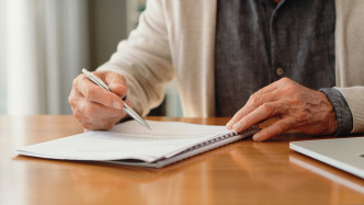 老人遺贈(zèng)個(gè)人財(cái)產(chǎn)事例逐漸增多，法院：尊重被繼承人意思自治