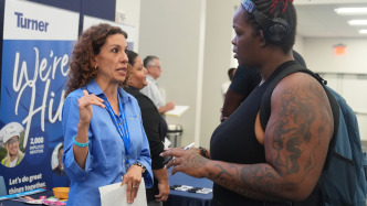 美聯(lián)儲主席談美國大型公司裁員：正謹(jǐn)慎關(guān)注就業(yè)形勢變化