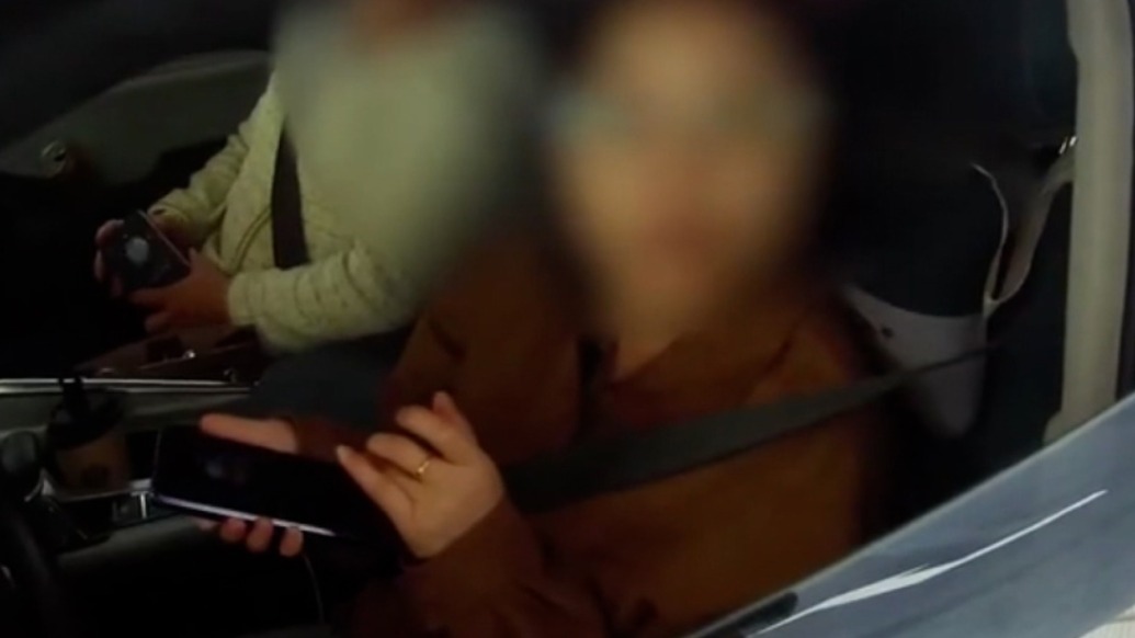 醉駕被吊銷駕駛證,女子無(wú)證“代駕”上高速:我爸太困,替他開一下