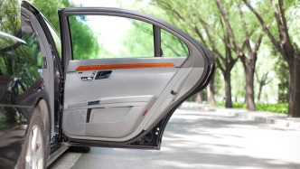 最高法：“開門殺”時有發(fā)生，保險公司和侵權人應依法賠付