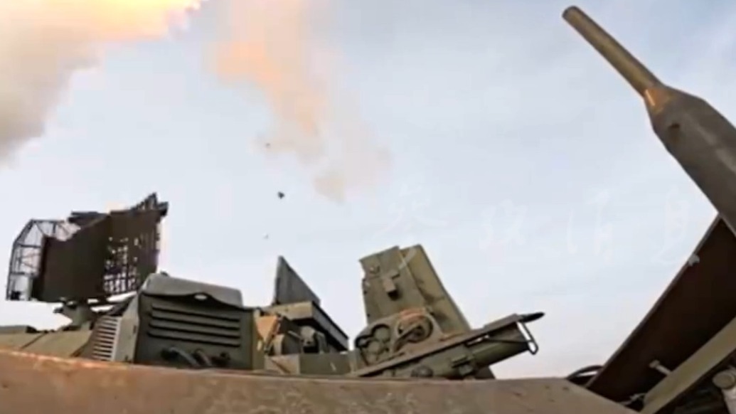 導(dǎo)彈“冷發(fā)射”后空中點(diǎn)火，俄“道爾”防空系統(tǒng)摧毀烏無人機(jī)