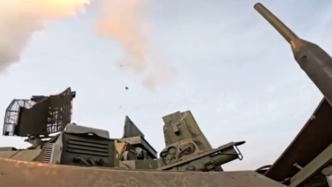 導(dǎo)彈“冷發(fā)射”后空中點火，俄“道爾”防空系統(tǒng)摧毀烏無人機