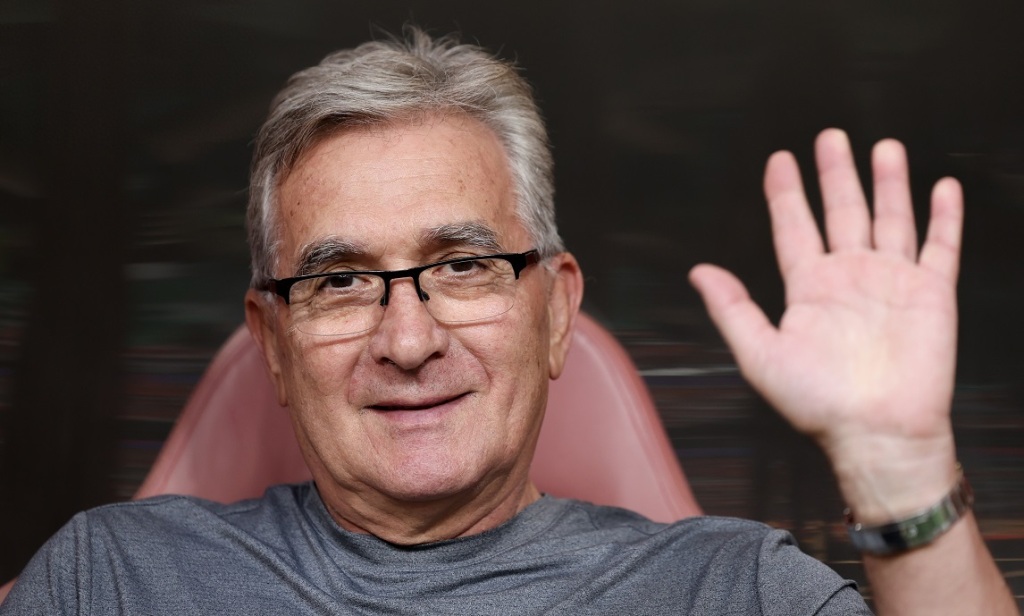 前国足主帅伊万退休，42年执教生涯划上句号