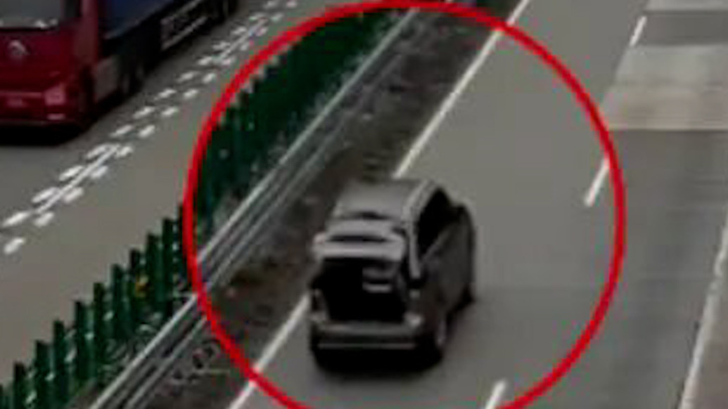 媽媽給女兒的300克黃金嫁妝掉落高速上,幸被交警成功找回