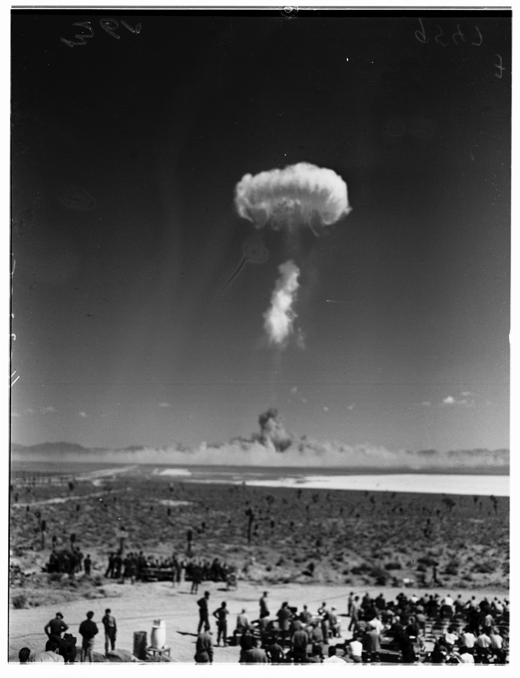 从“原子弹派对”到AI模拟，特朗普宣布重启核试验意味着什么？｜907编辑部