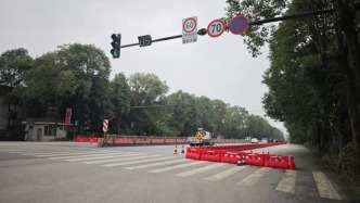 成都新都区一客车撞上路边停放货车已致6死，遇难者大多逾60岁