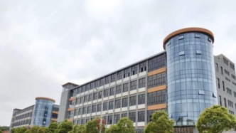 馬上評｜“童車小鎮”翻車：硬上，只會留下硬傷