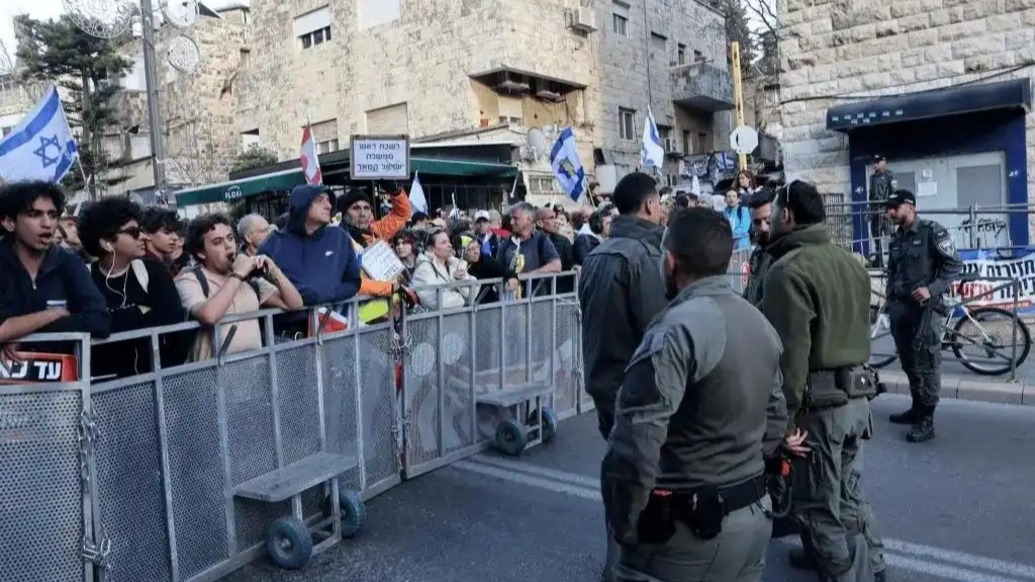 耶路撒冷大規模抗議釀悲劇，15歲少年不幸墜亡