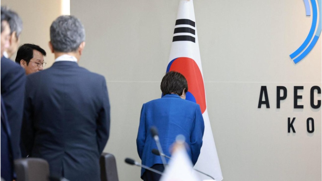 尊重還是作秀？高市早苗向韓國國旗鞠躬引關注