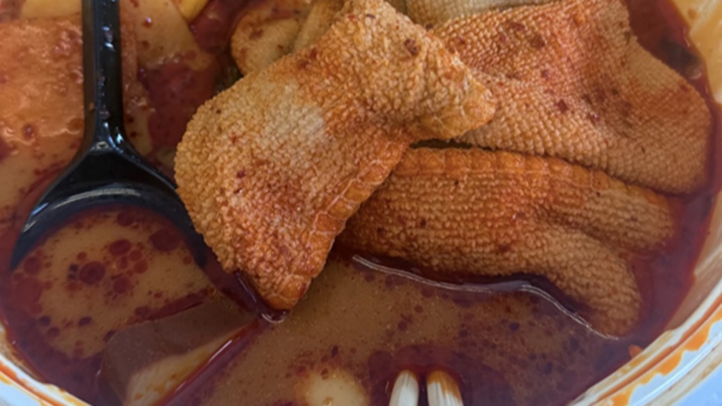 麻辣燙吃出抹布?監(jiān)管部門:系員工不慎碰入,門店已被立案調(diào)查