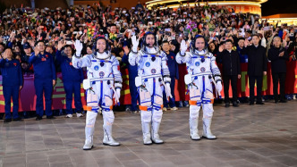 神二十一航天員乘組出征儀式在酒泉衛(wèi)星發(fā)射中心舉行