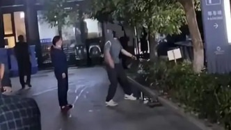 警方回应“拴绳大狗遭柯基主人砸酒瓶”：已立案，被打狗狗正抢救