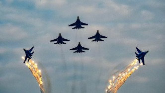多圖｜直擊俄“勇士”飛行表演隊勁舞藍天：特技飛行動作驚險