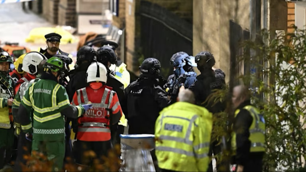 英國火車行兇案9人危殆：襲擊者揮舞大刀，目擊者最初以為是萬圣節惡作劇