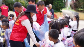 公益課堂連續(xù)八年走進(jìn)云南山區(qū)學(xué)校，內(nèi)容涉遠(yuǎn)離危險(xiǎn)水域警惕陌生人等