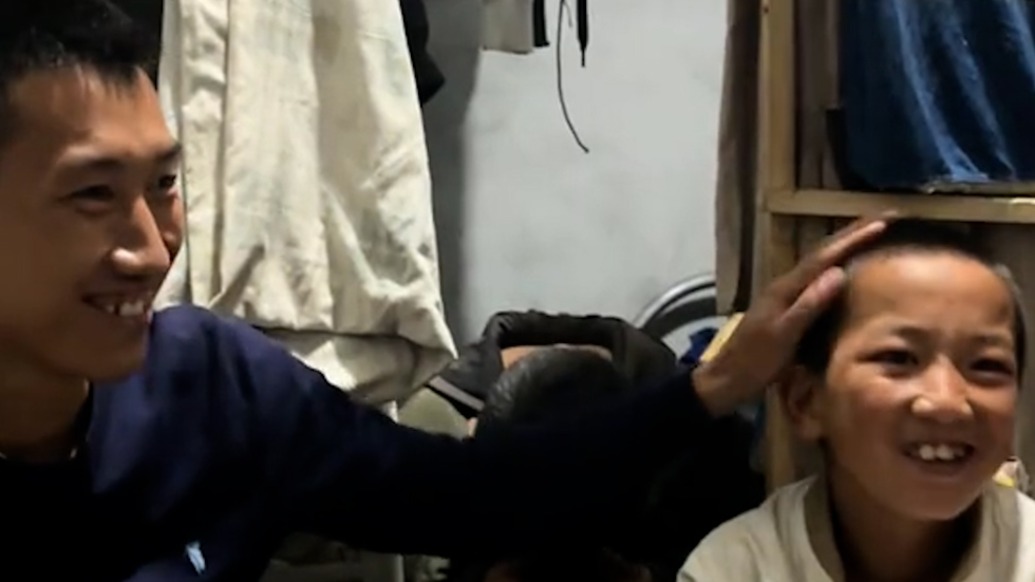 95后男子撫養(yǎng)三個(gè)外甥近10年，堅(jiān)持供孩子們讀書：我們血連著血